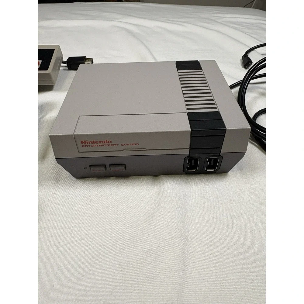 Nintendo NES Classic Edition Mini Console CLV-001 Bundle w/ 3 Controllers Cables
